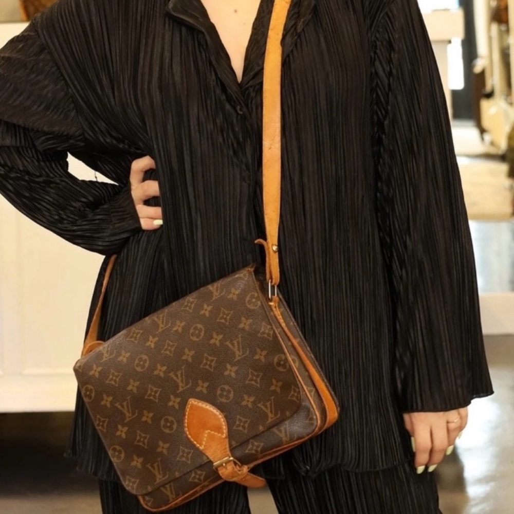 Authentic Louis Vuitton cartouchiere GM monogram crossbody